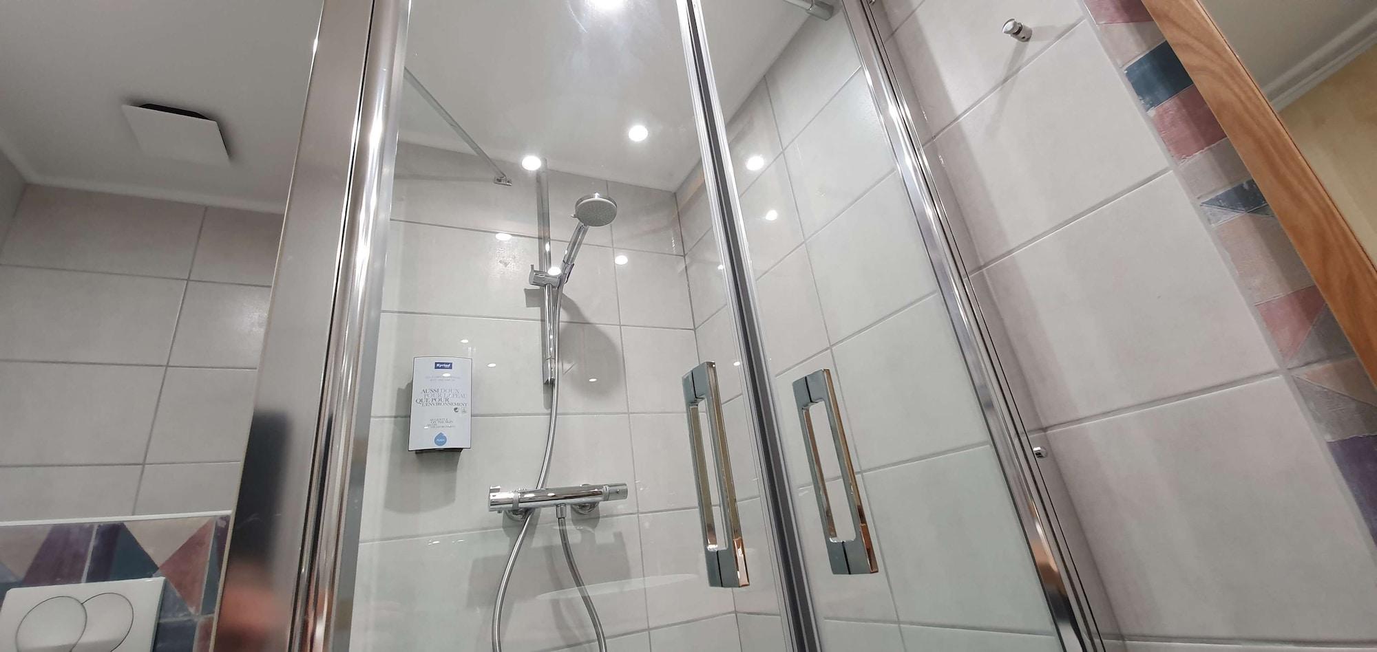 Hotel Kyriad Aix Les Milles - Plan De Campagne 3*